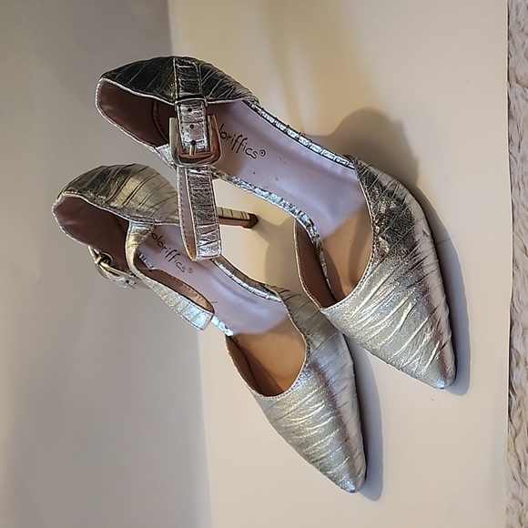 Silver pleated look Coloriffics shoes, Size 5.5M - Picture 1 of 7